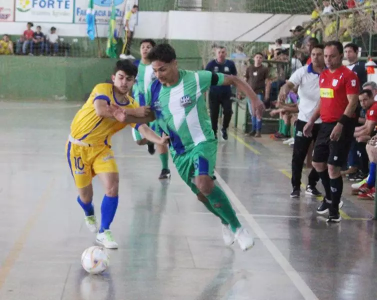 Copa Regional de Futsal de Base em Sete Quedas reúne as famílias e é sucesso total Copa Regional de Futsal de Base em Sete Quedas reúne as famílias e é sucesso total