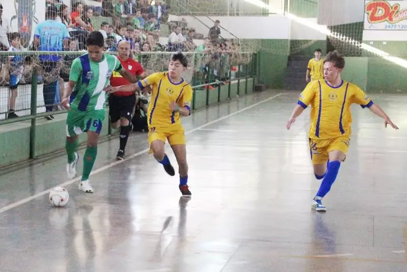 Copa Regional de Futsal de Base em Sete Quedas reúne as famílias e é sucesso total Copa Regional de Futsal de Base em Sete Quedas reúne as famílias e é sucesso total