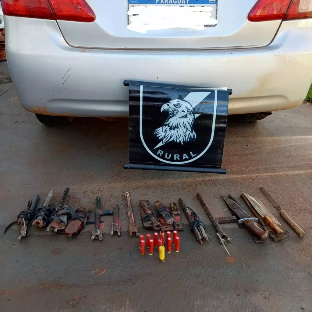 BPMRu apreende armas de fogo artesanais em veículo estrangeiro na zona rural de Paranhos BPMRu apreende armas de fogo artesanais em veículo estrangeiro na zona rural de Paranhos