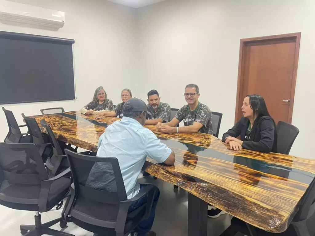 Presidente da Câmara de Paranhos, Chacal, recebe o pastor Mauro e sua equipe Presidente da Câmara de Paranhos, Chacal, recebe o pastor Mauro e sua equipe