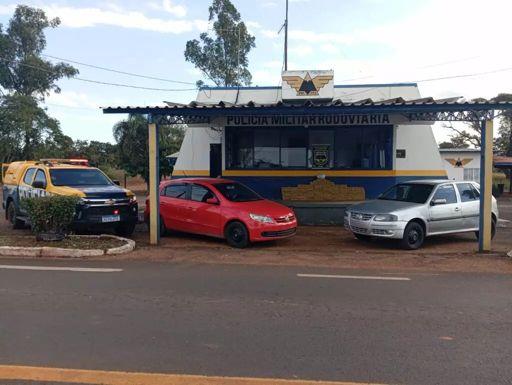 Amambai: BPMRv apreende 350 kg de maconha e prende três por tráfico de drogas na MS-156 Amambai: BPMRv apreende 350 kg de maconha e prende três por tráfico de drogas na MS-156