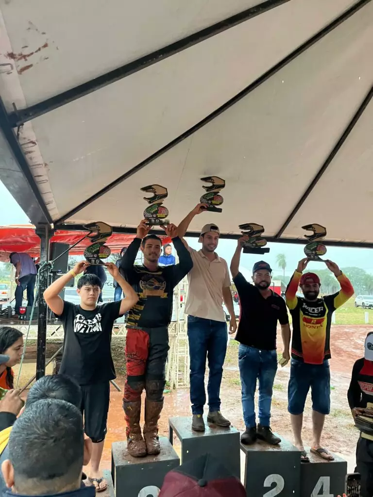 Pilotos de Paranhos conquistam pódio na Copa Norte de Velocross no Paraguai Pilotos de Paranhos conquistam pódio na Copa Norte de Velocross no Paraguai