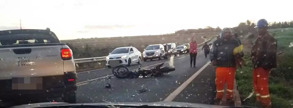 Acidente na Rodovia Dirceu Lanzarini mata motociclista em Amambai Acidente na Rodovia Dirceu Lanzarini mata motociclista em Amambai