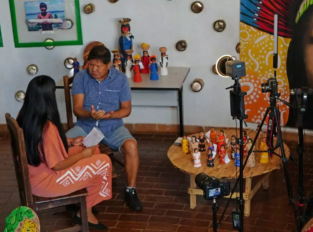 Documentário indígena "Vémo’Um – Nossa Voz" será lançado na Aldeia Marçal de Souza na sexta Documentário indígena "Vémo’Um – Nossa Voz" será lançado na Aldeia Marçal de Souza na sexta