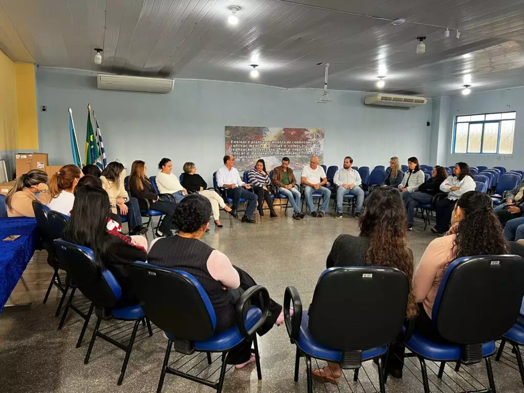 Rosemeire Charão assume como secretária municipal de Educação em Amambai Rosemeire Charão assume como secretária municipal de Educação em Amambai