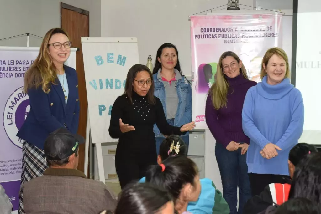 Iguatemi: Assistência Social realiza palestra alusiva ao Agosto Lilás, mês de enfrentamento à violência contra a mulher Iguatemi: Assistência Social realiza palestra alusiva ao Agosto Lilás, mês de enfrentamento à violência contra a mulher