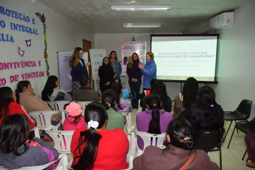 Iguatemi: Assistência Social realiza palestra alusiva ao Agosto Lilás, mês de enfrentamento à violência contra a mulher Iguatemi: Assistência Social realiza palestra alusiva ao Agosto Lilás, mês de enfrentamento à violência contra a mulher