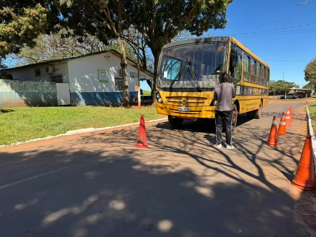 Prefeitura de Tacuru realiza vistoria semestral em ônibus escolares
