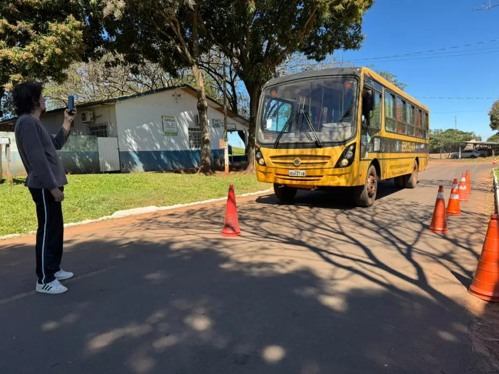 Prefeitura de Tacuru realiza vistoria semestral em ônibus escolares