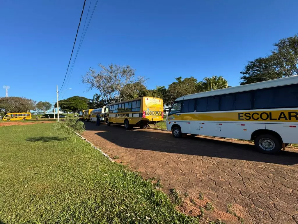 Prefeitura de Tacuru realiza vistoria semestral em ônibus escolares