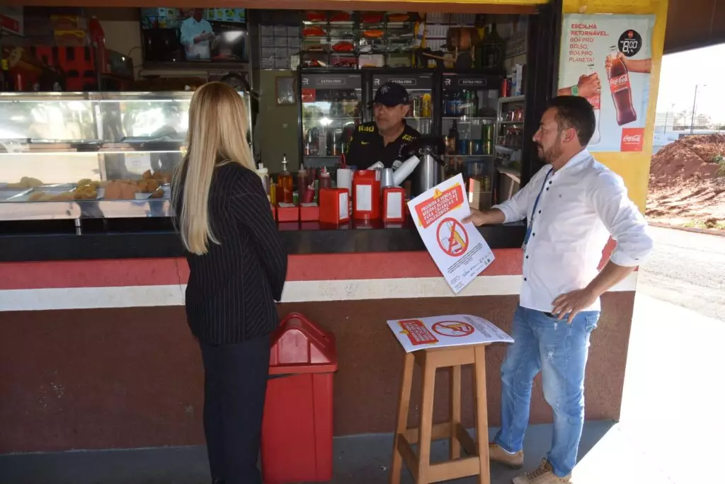 Iguatemi: Campanha contra a venda de bebidas alcoólicas para crianças e adolescentes continua nos comércios da cidade