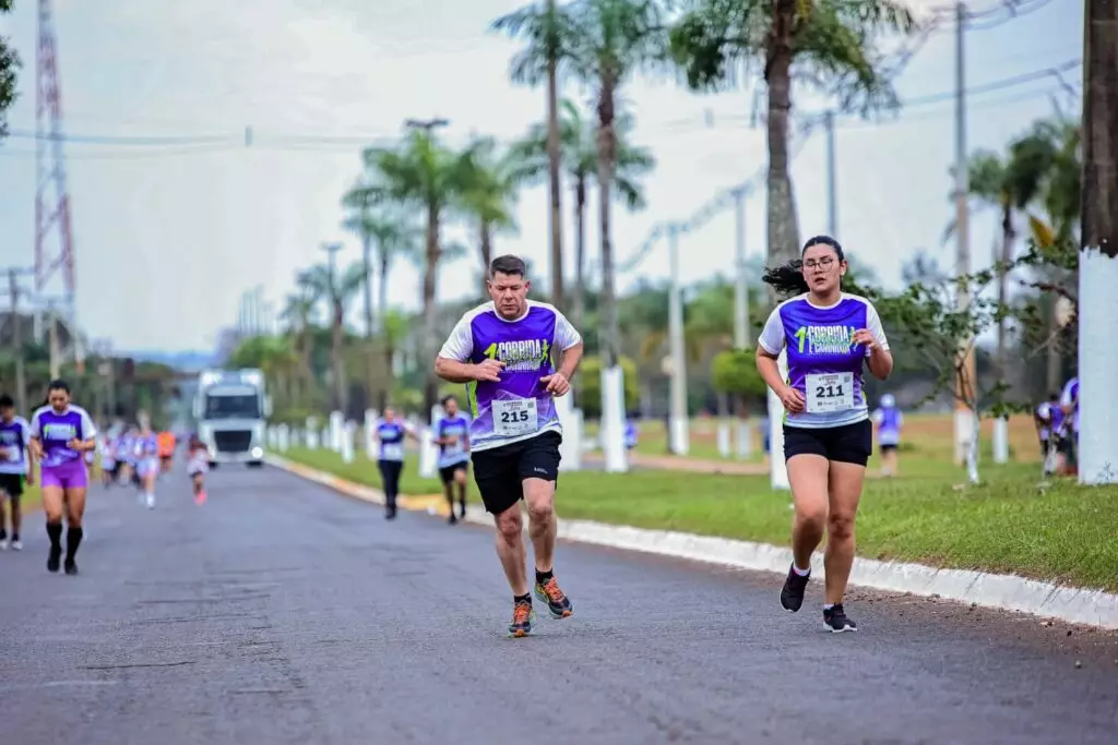 1ª Corrida e Caminhada Lilás reúne 160 atletas e fortalece solidariedade em Coronel Sapucaia