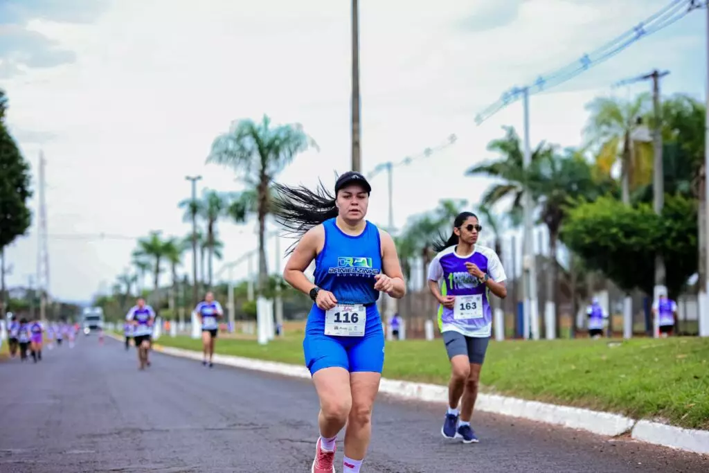 1ª Corrida e Caminhada Lilás reúne 160 atletas e fortalece solidariedade em Coronel Sapucaia