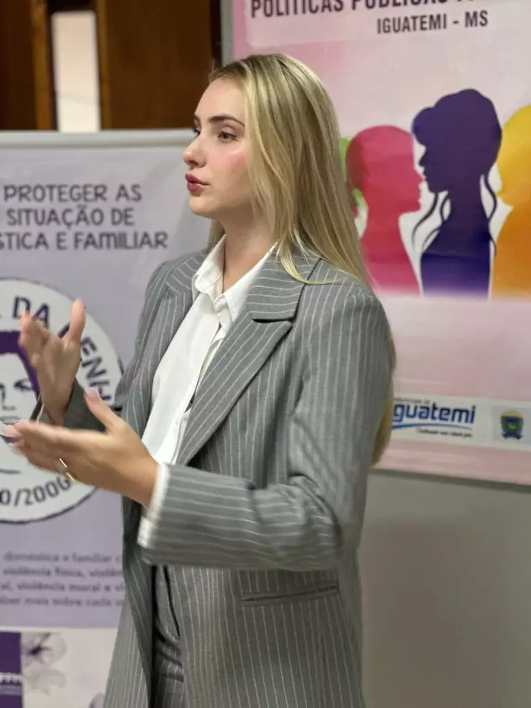 Iguatemi: Palestra alusiva ao Agosto Lilás, na sede do CRAS, contou com a participação da promotora pública do município