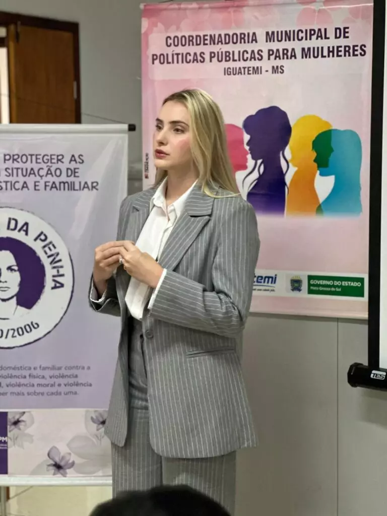 Iguatemi: Palestra alusiva ao Agosto Lilás, na sede do CRAS, contou com a participação da promotora pública do município