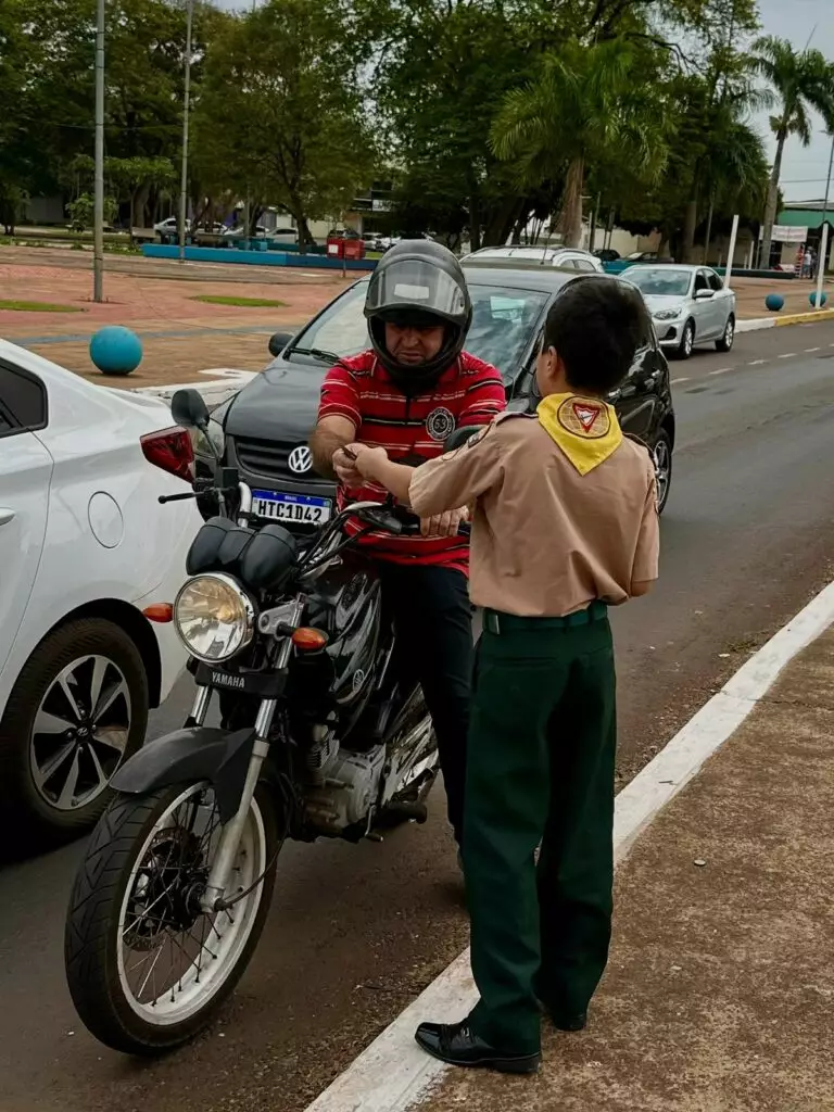 Clube de Desbravadores promoveu passeata contra a violência em Amambai Clube de Desbravadores promoveu passeata contra a violência em Amambai