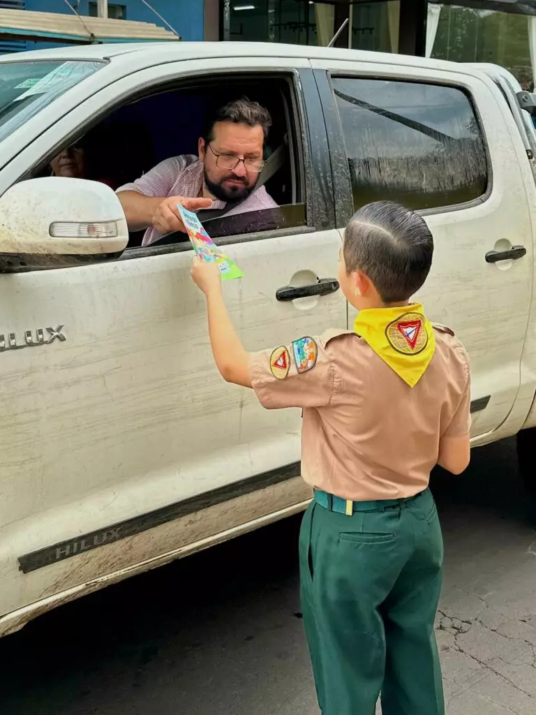 Clube de Desbravadores promoveu passeata contra a violência em Amambai Clube de Desbravadores promoveu passeata contra a violência em Amambai