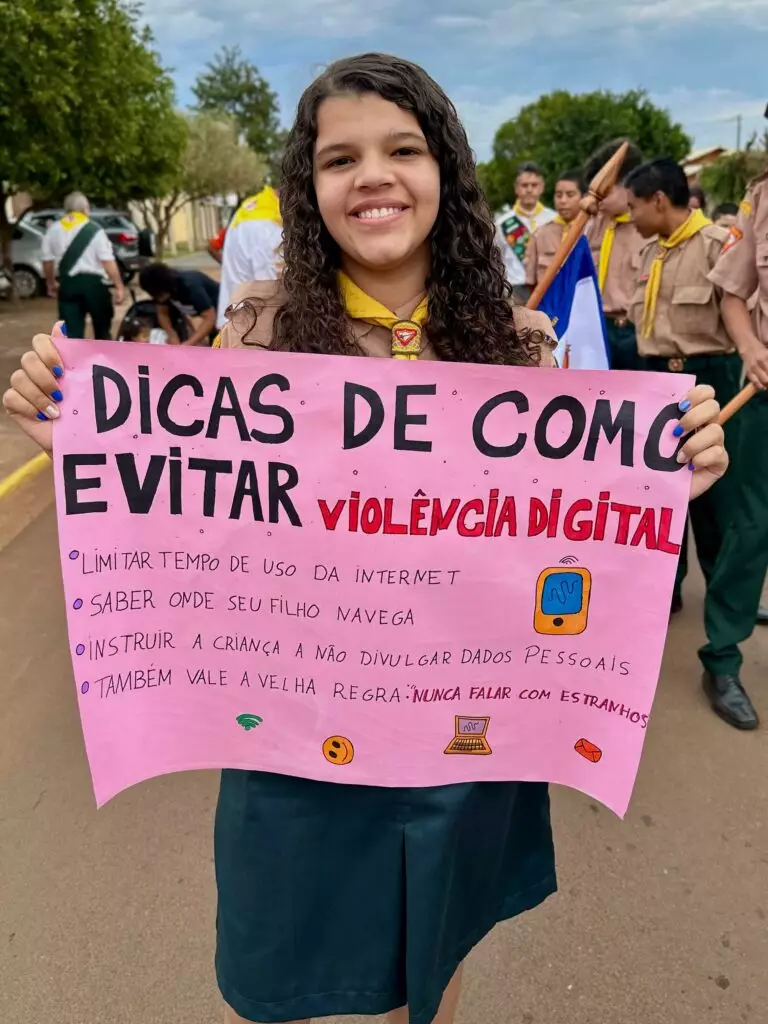 Clube de Desbravadores promoveu passeata contra a violência em Amambai Clube de Desbravadores promoveu passeata contra a violência em Amambai