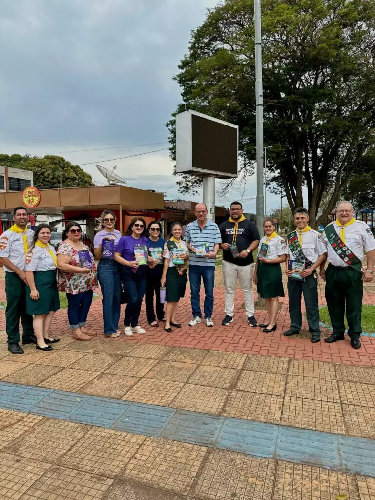 Clube de Desbravadores promoveu passeata contra a violência em Amambai Clube de Desbravadores promoveu passeata contra a violência em Amambai