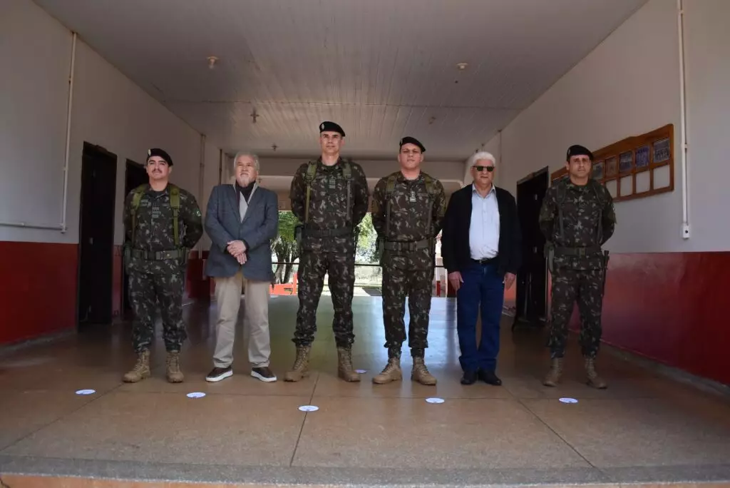 Prefeito Lídio Ledesma participa de cerimônia de passagem de comando do 3º Esquadrão de Cavalaria Mecanizado de Iguatemi Prefeito Lídio Ledesma participa de cerimônia de passagem de comando do 3º Esquadrão de Cavalaria Mecanizado de Iguatemi