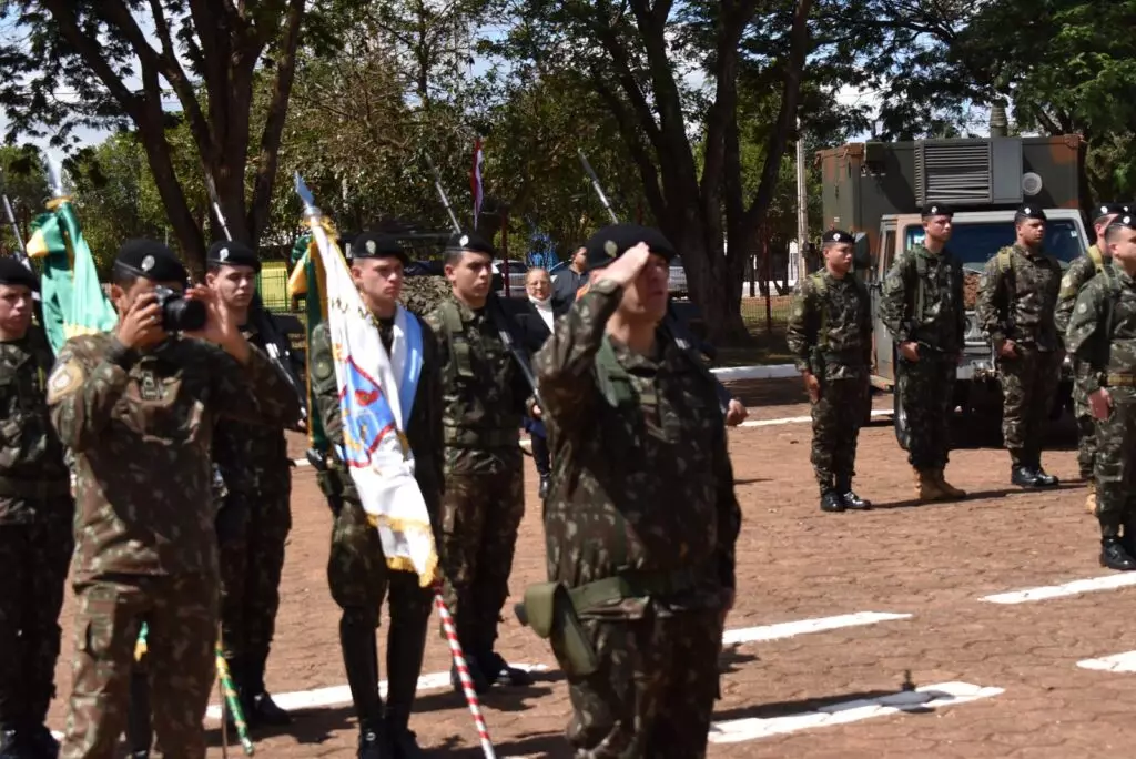 Prefeito Lídio Ledesma participa de cerimônia de passagem de comando do 3º Esquadrão de Cavalaria Mecanizado de Iguatemi Prefeito Lídio Ledesma participa de cerimônia de passagem de comando do 3º Esquadrão de Cavalaria Mecanizado de Iguatemi