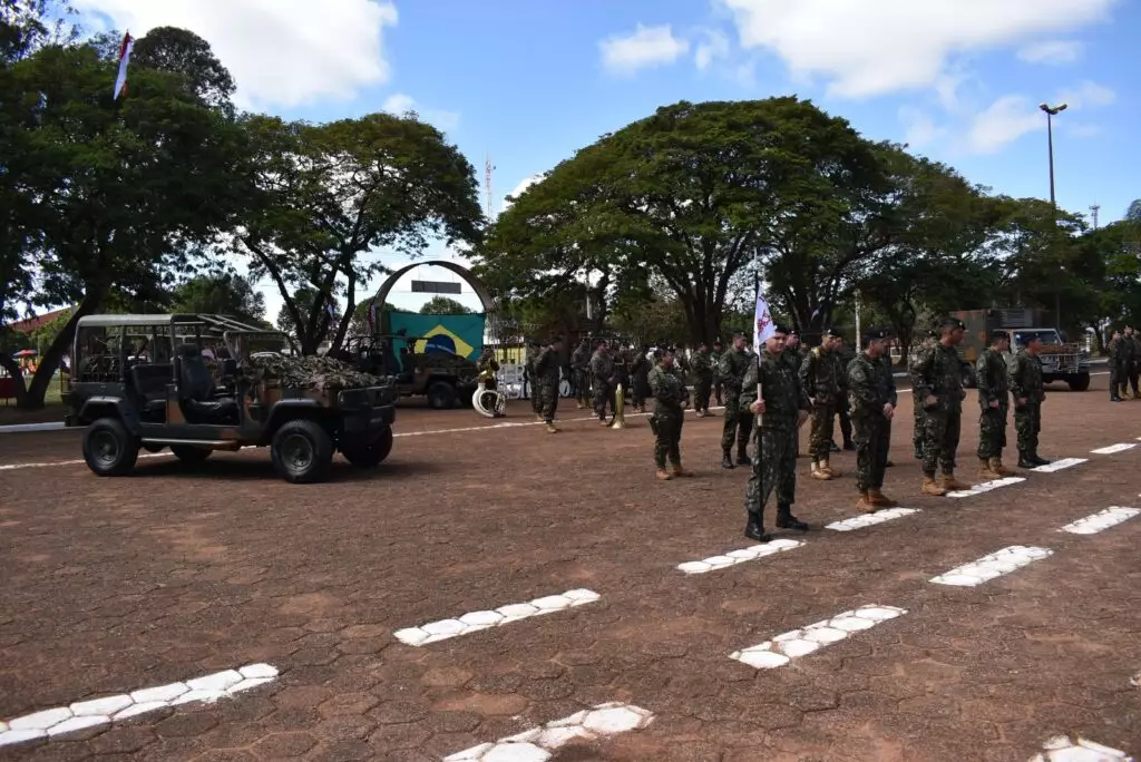 Prefeito Lídio Ledesma participa de cerimônia de passagem de comando do 3º Esquadrão de Cavalaria Mecanizado de Iguatemi Prefeito Lídio Ledesma participa de cerimônia de passagem de comando do 3º Esquadrão de Cavalaria Mecanizado de Iguatemi