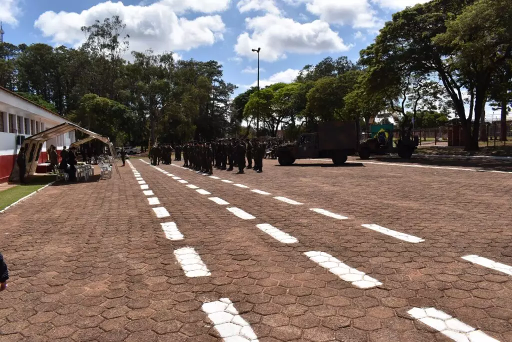 Prefeito Lídio Ledesma participa de cerimônia de passagem de comando do 3º Esquadrão de Cavalaria Mecanizado de Iguatemi Prefeito Lídio Ledesma participa de cerimônia de passagem de comando do 3º Esquadrão de Cavalaria Mecanizado de Iguatemi