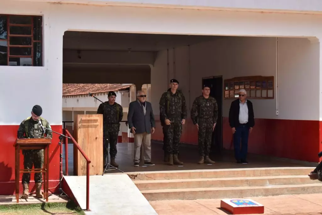 Prefeito Lídio Ledesma participa de cerimônia de passagem de comando do 3º Esquadrão de Cavalaria Mecanizado de Iguatemi Prefeito Lídio Ledesma participa de cerimônia de passagem de comando do 3º Esquadrão de Cavalaria Mecanizado de Iguatemi