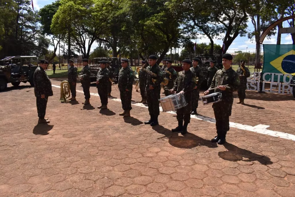 Prefeito Lídio Ledesma participa de cerimônia de passagem de comando do 3º Esquadrão de Cavalaria Mecanizado de Iguatemi Prefeito Lídio Ledesma participa de cerimônia de passagem de comando do 3º Esquadrão de Cavalaria Mecanizado de Iguatemi