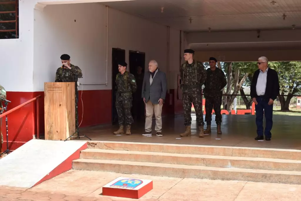 Prefeito Lídio Ledesma participa de cerimônia de passagem de comando do 3º Esquadrão de Cavalaria Mecanizado de Iguatemi Prefeito Lídio Ledesma participa de cerimônia de passagem de comando do 3º Esquadrão de Cavalaria Mecanizado de Iguatemi
