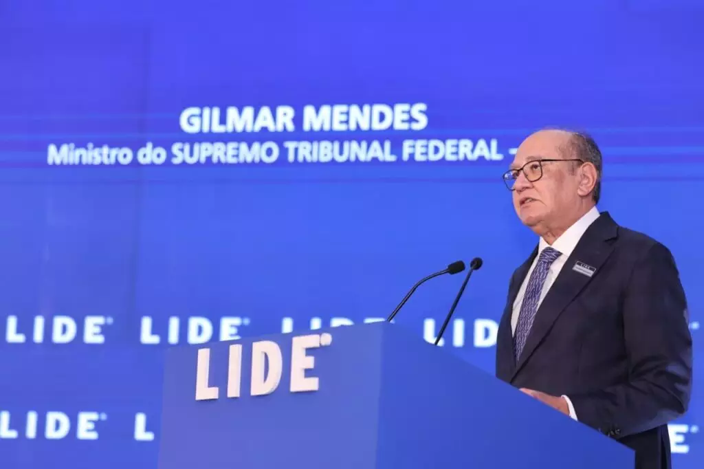 Longen discute futuro do trabalho em seminário com Gilmar Mendes e Paulo Gonet Longen discute futuro do trabalho em seminário com Gilmar Mendes e Paulo Gonet