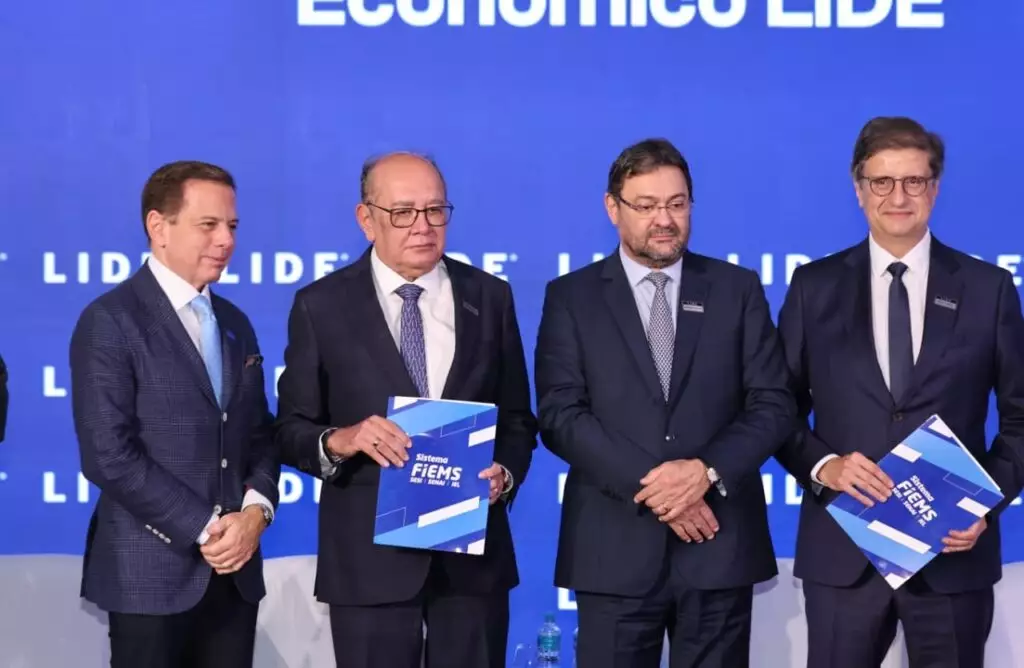 Longen discute futuro do trabalho em seminário com Gilmar Mendes e Paulo Gonet Longen discute futuro do trabalho em seminário com Gilmar Mendes e Paulo Gonet