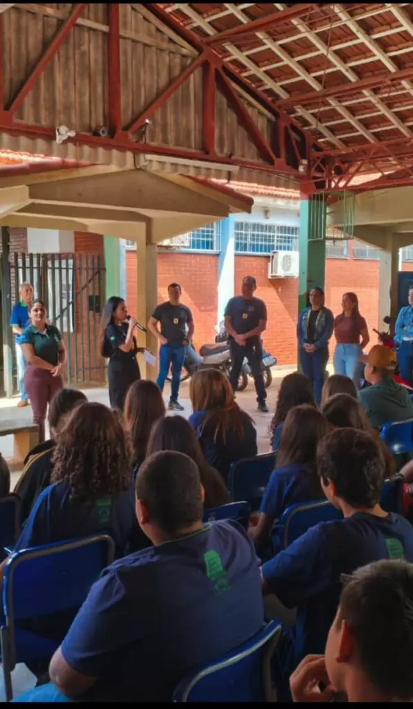Sete Quedas: Polícia Civil realiza palestra educativa sobre bullying e racismo para alunos da Escola Estadual 13 de Maio