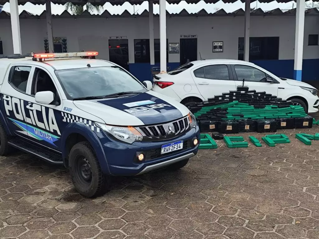 Polícia Militar prende homem por tráfico de drogas e recupera veículo roubado em Amambai Polícia Militar prende homem por tráfico de drogas e recupera veículo roubado em Amambai