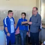 Prefeito visita APAE para acompanhar atividades e ouvir demandas da instituição