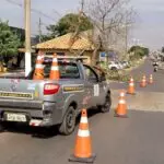 Ventania derruba árvore e danifica estrutura pública em Amambai