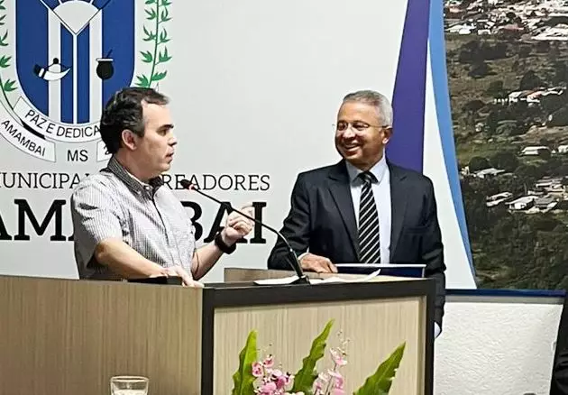 Indicado pelo presidente da Câmara vereador Darci, cirurgião dentista Dr. Luiz Otávio Raposo recebe o Título de Cidadão Amambainse