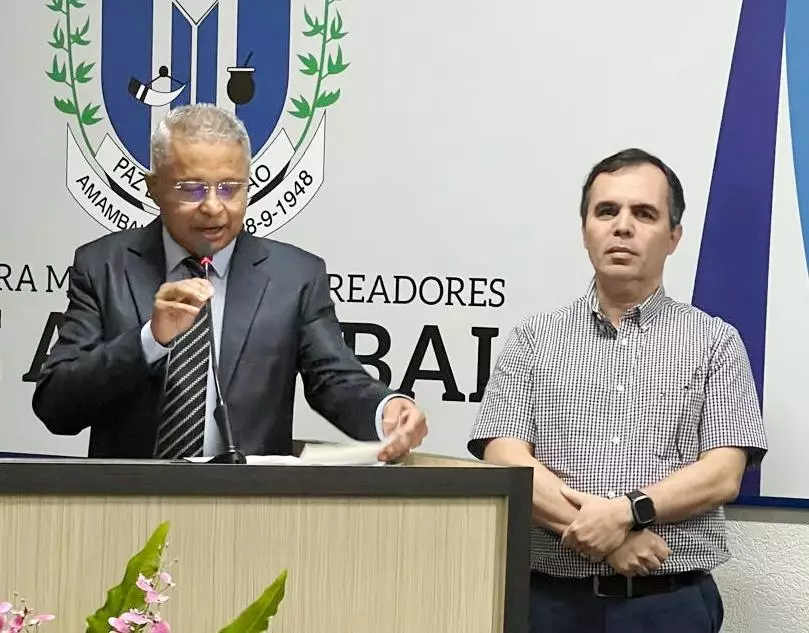 Indicado pelo presidente da Câmara vereador Darci, cirurgião dentista Dr. Luiz Otávio Raposo recebe o Título de Cidadão Amambainse