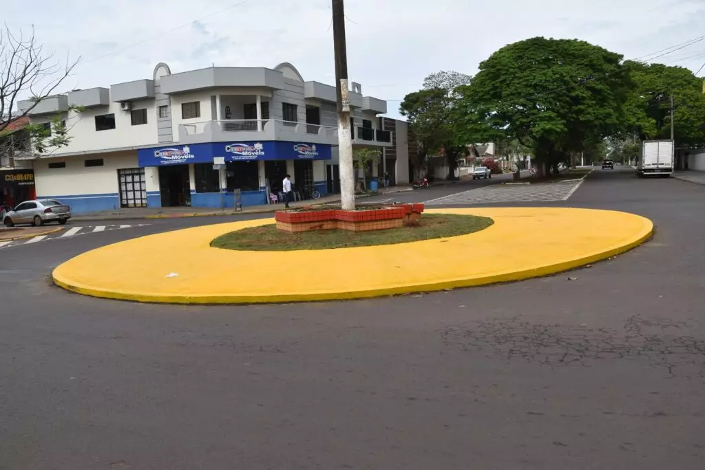 Secretaria de Meio Ambiente de Iguatemi realiza o plantio de mais de 1.500 mudas de plantas ornamentais na área central da cidade