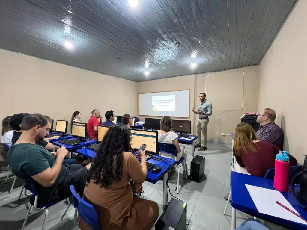 Capacitação fortalece uso do Prontuário Eletrônico do Cidadão em Amambai