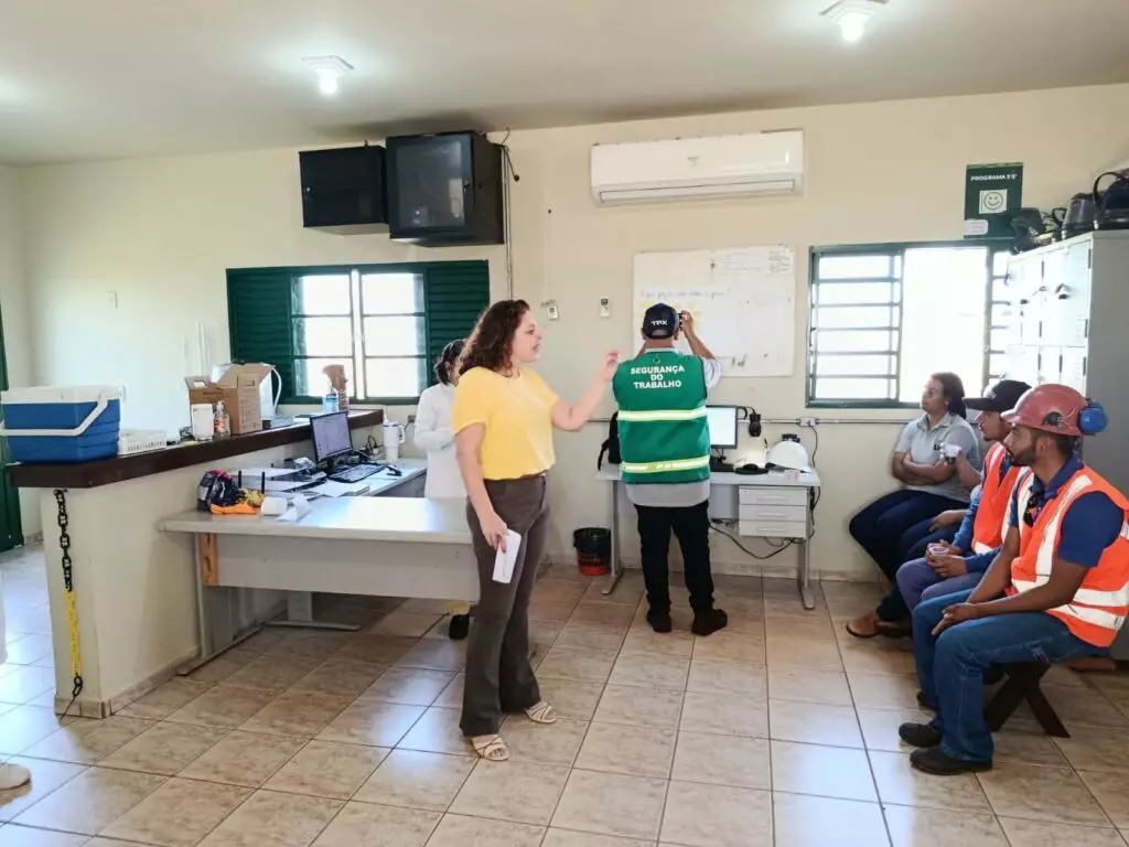 Secretaria de Saúde de Iguatemi realiza palestra sobre saúde mental na Cooperativa Lar Secretaria de Saúde de Iguatemi realiza palestra sobre saúde mental na Cooperativa Lar