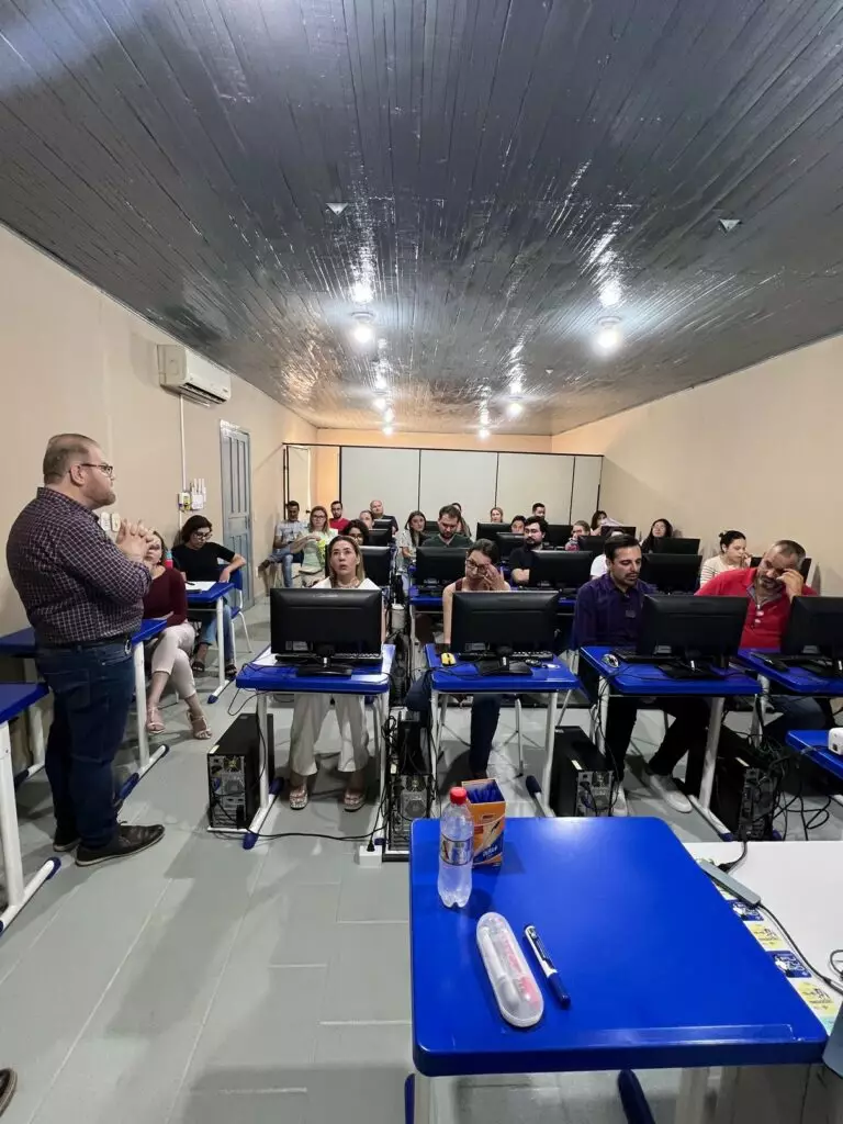 Capacitação fortalece uso do Prontuário Eletrônico do Cidadão em Amambai
