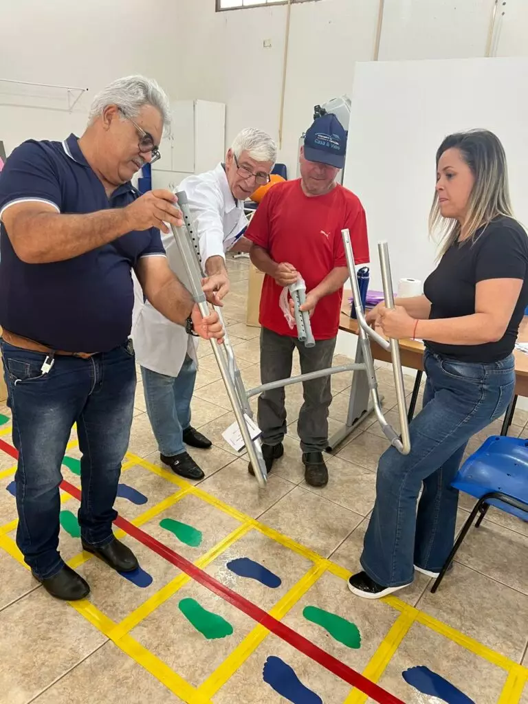 Prefeitura de Amambai entrega equipamentos de mobilidade a usuários do SUS