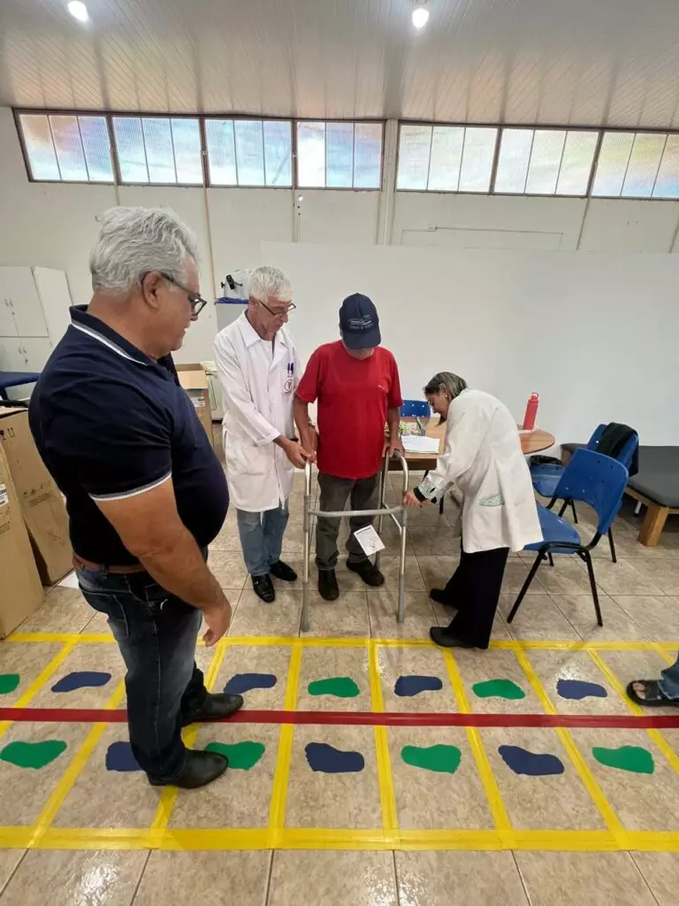 Prefeitura de Amambai entrega equipamentos de mobilidade a usuários do SUS