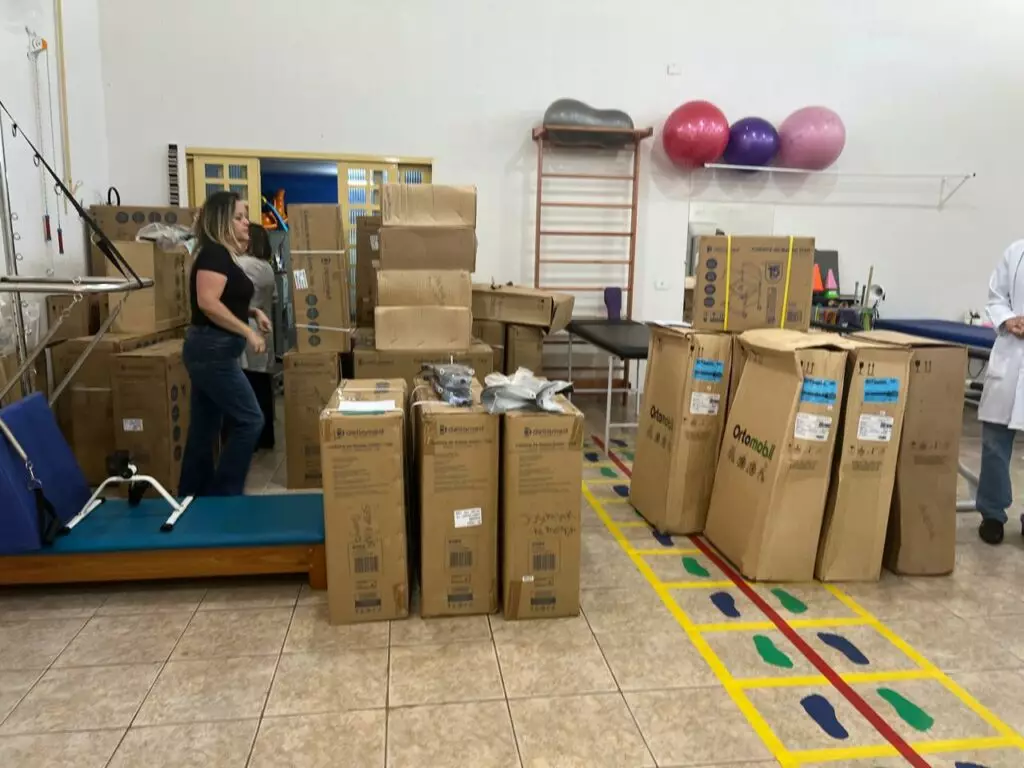 Prefeitura de Amambai entrega equipamentos de mobilidade a usuários do SUS