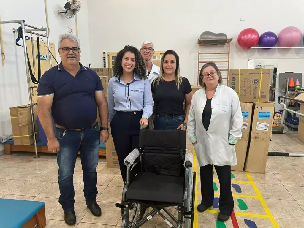 Prefeitura de Amambai entrega equipamentos de mobilidade a usuários do SUS