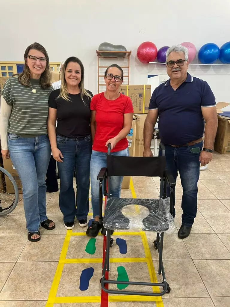 Prefeitura de Amambai entrega equipamentos de mobilidade a usuários do SUS