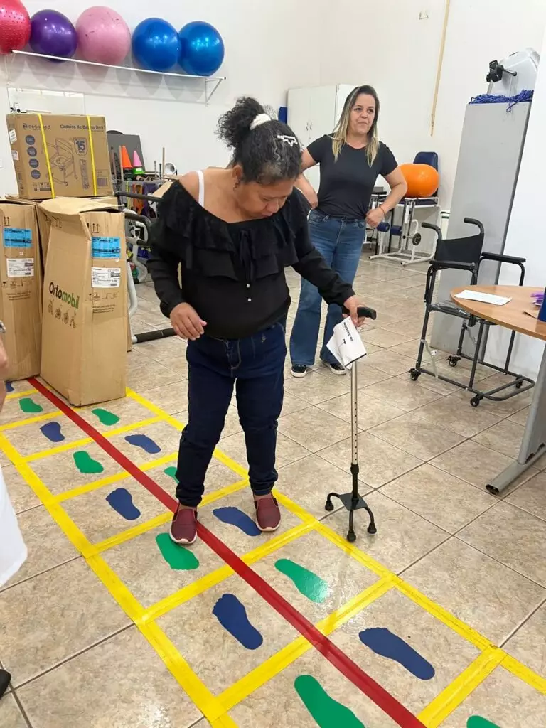 Prefeitura de Amambai entrega equipamentos de mobilidade a usuários do SUS