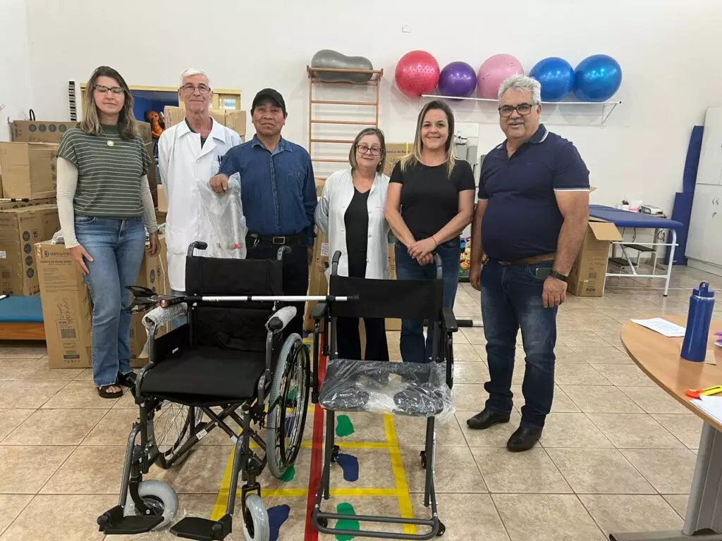 Prefeitura de Amambai entrega equipamentos de mobilidade a usuários do SUS
