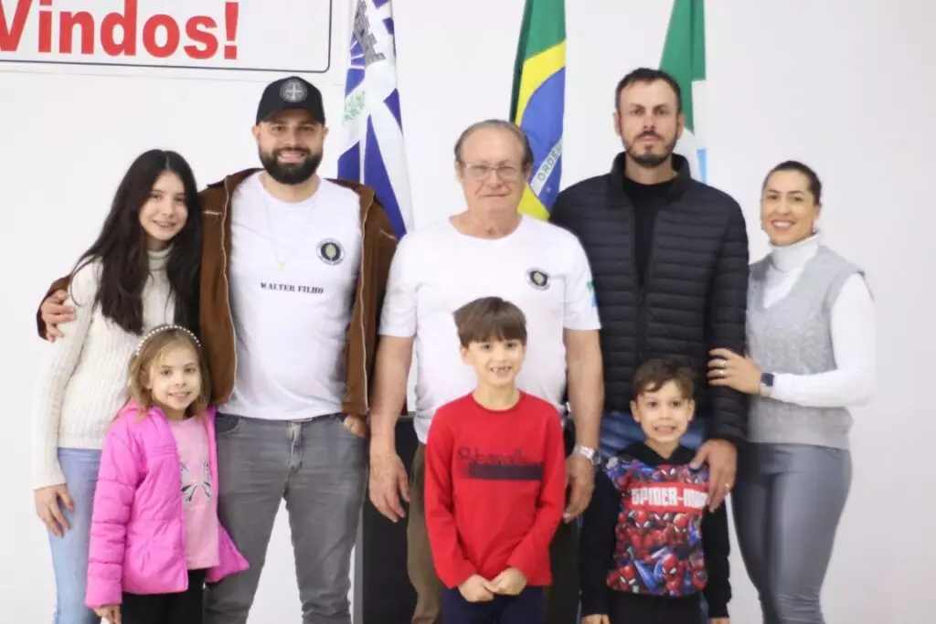 Amizade que resiste ao tempo: 7º Encontro da Turma Pedro Rufino emociona participantes em Amambai Amizade que resiste ao tempo: 7º Encontro da Turma Pedro Rufino emociona participantes em Amambai